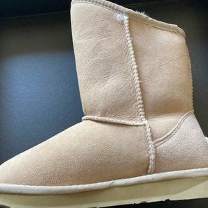 New AUSTRALIA LUXE COLLECTIVE Cosy Short shearling boots Big Kid Size 3 women 5